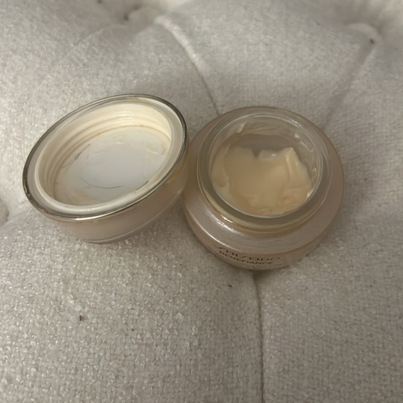 Assortment Makeup - Picture 3 of 4